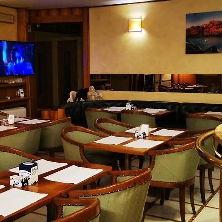 New Alexander Hotel Генуа Екстериор снимка