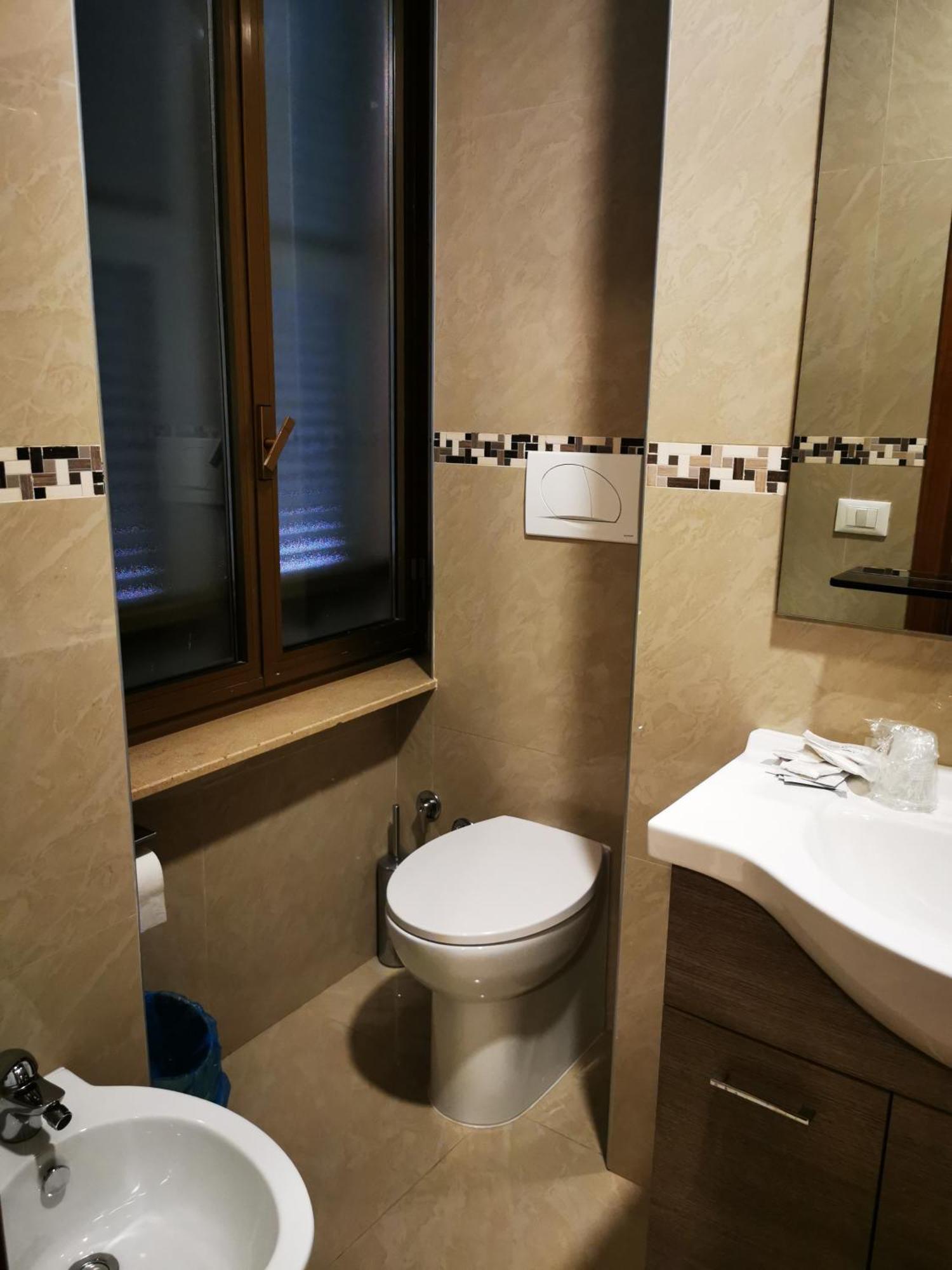 New Alexander Hotel Генуа Екстериор снимка