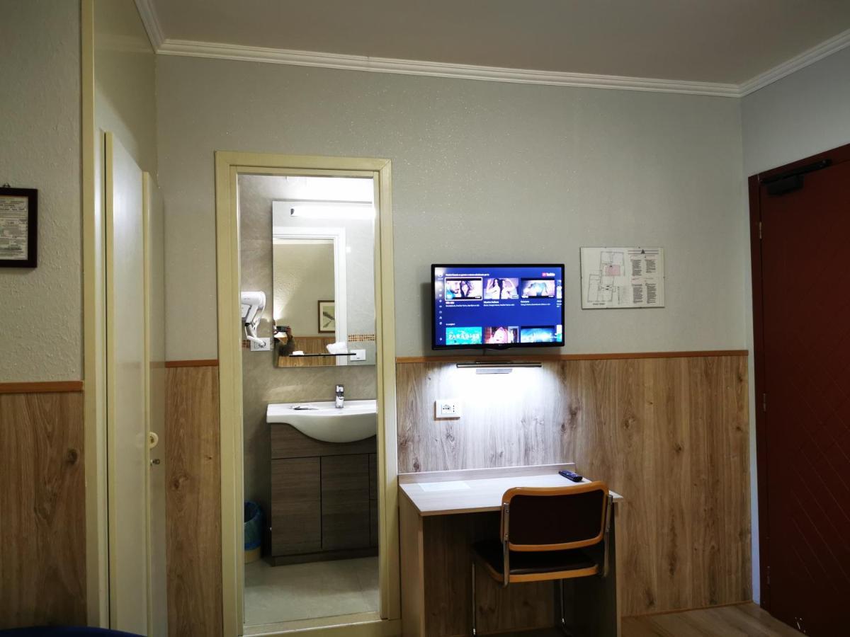 New Alexander Hotel Генуа Екстериор снимка