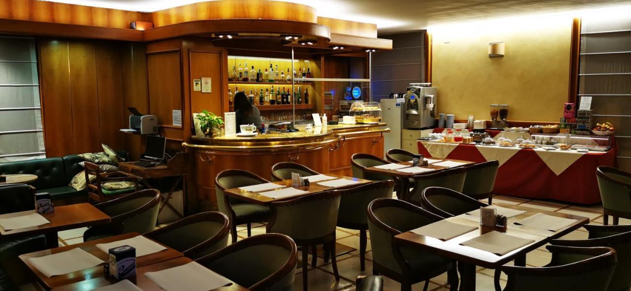 New Alexander Hotel Генуа Екстериор снимка