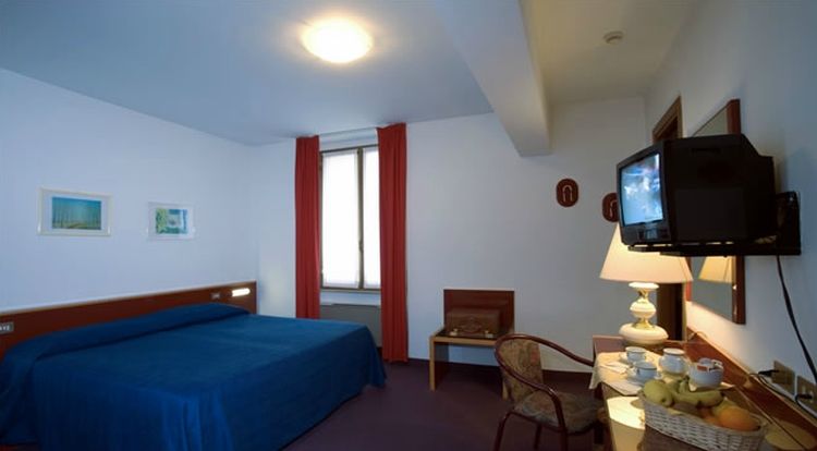 New Alexander Hotel Генуа Екстериор снимка