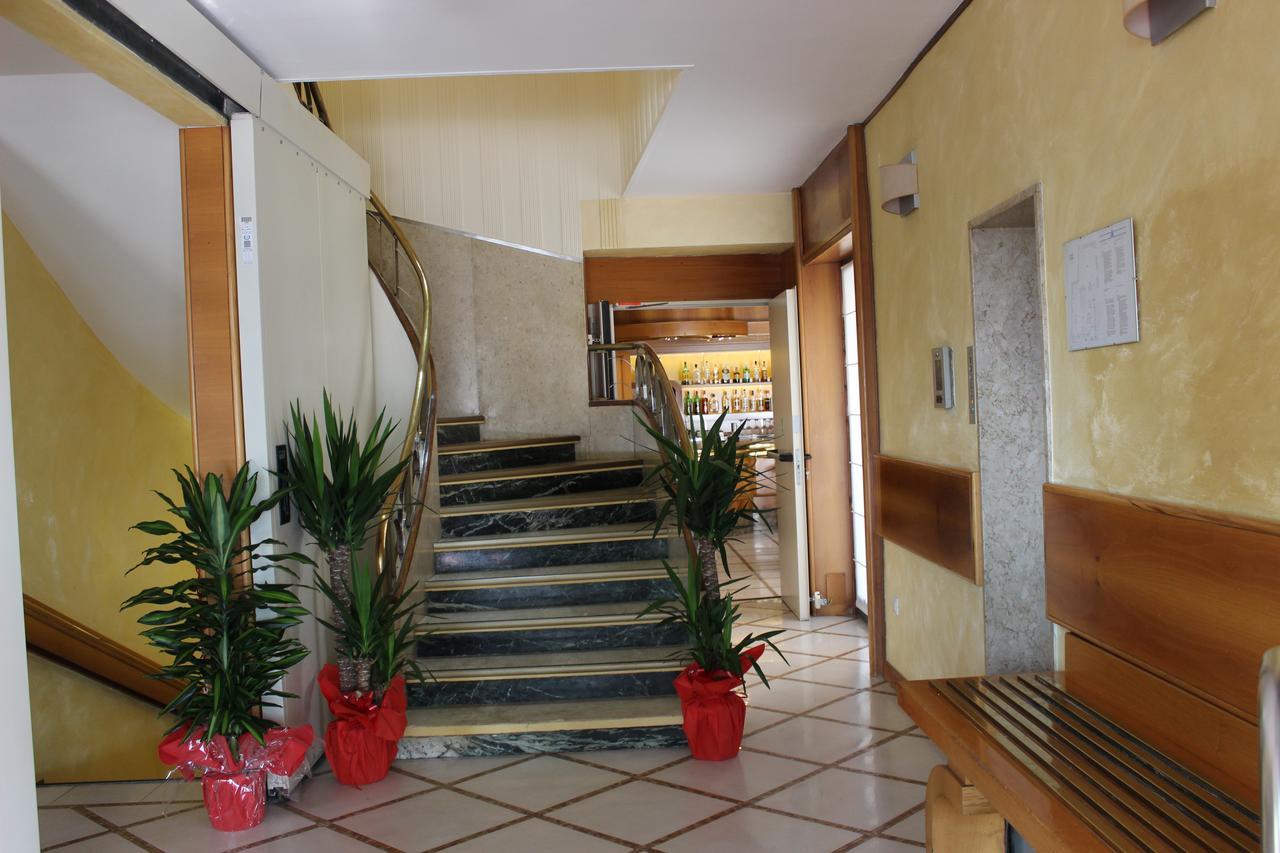 New Alexander Hotel Генуа Екстериор снимка