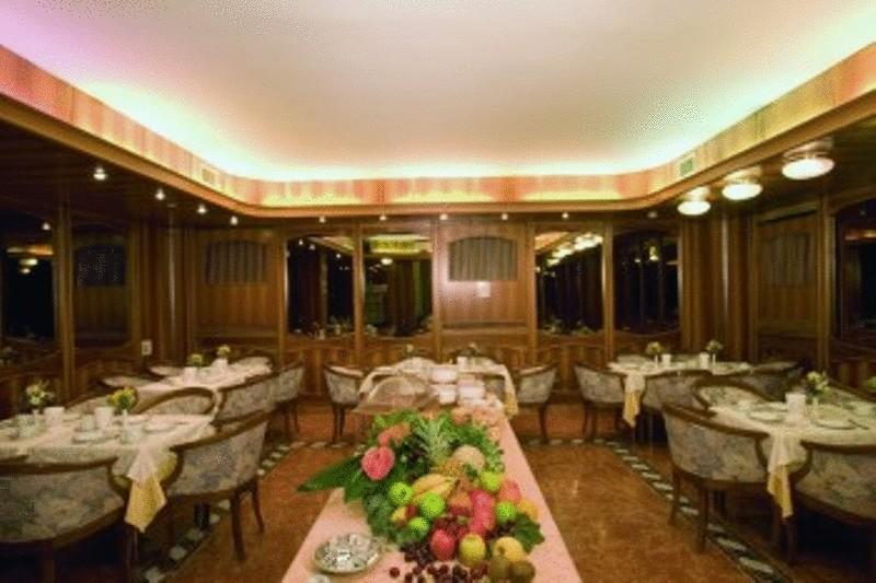 New Alexander Hotel Генуа Екстериор снимка